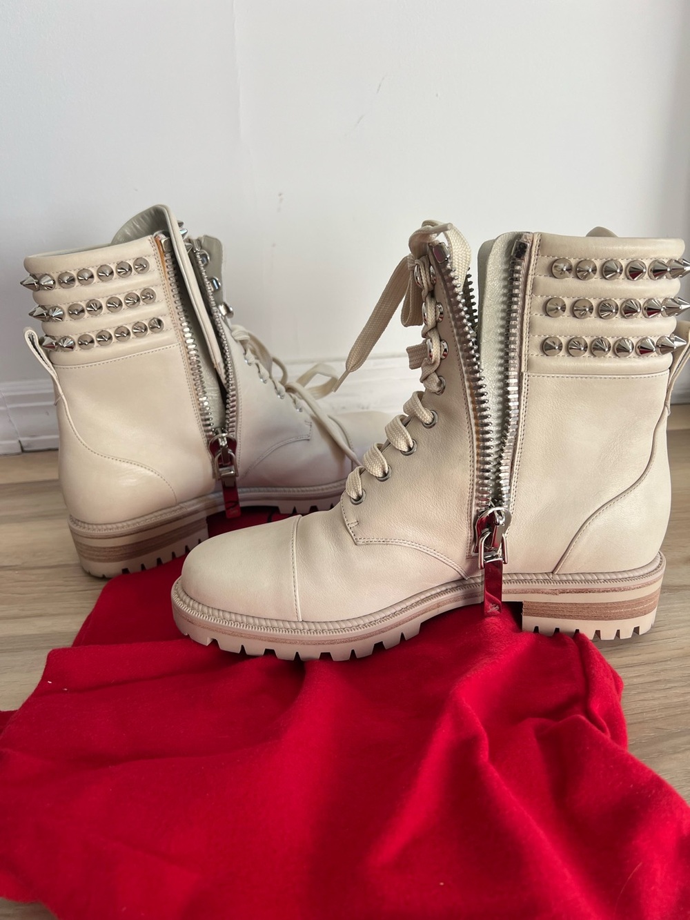 Christian Louboutin Cream Lace-Up Studded Combat Boots Size 38 100% Authentic - Picture 12 of 14